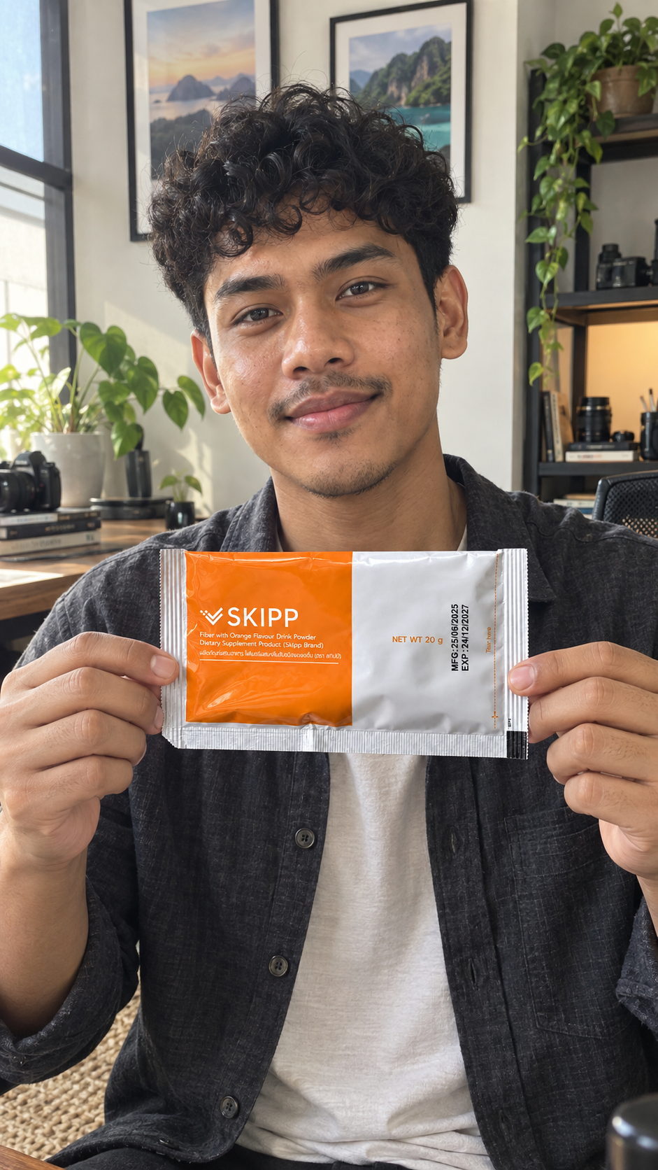 ตัวละครมุสลิมสมมติที่สร้างด้วย AI ถือซอง SKIPP Fiber