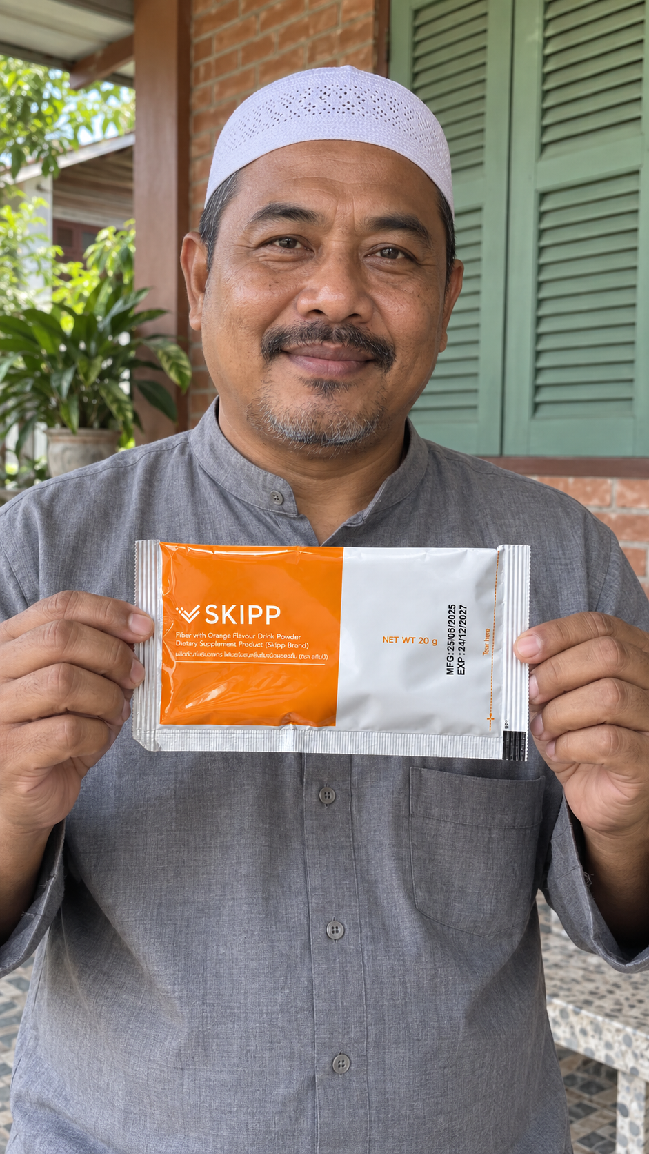 ตัวละครมุสลิมสมมติที่สร้างด้วย AI ถือซอง SKIPP Fiber